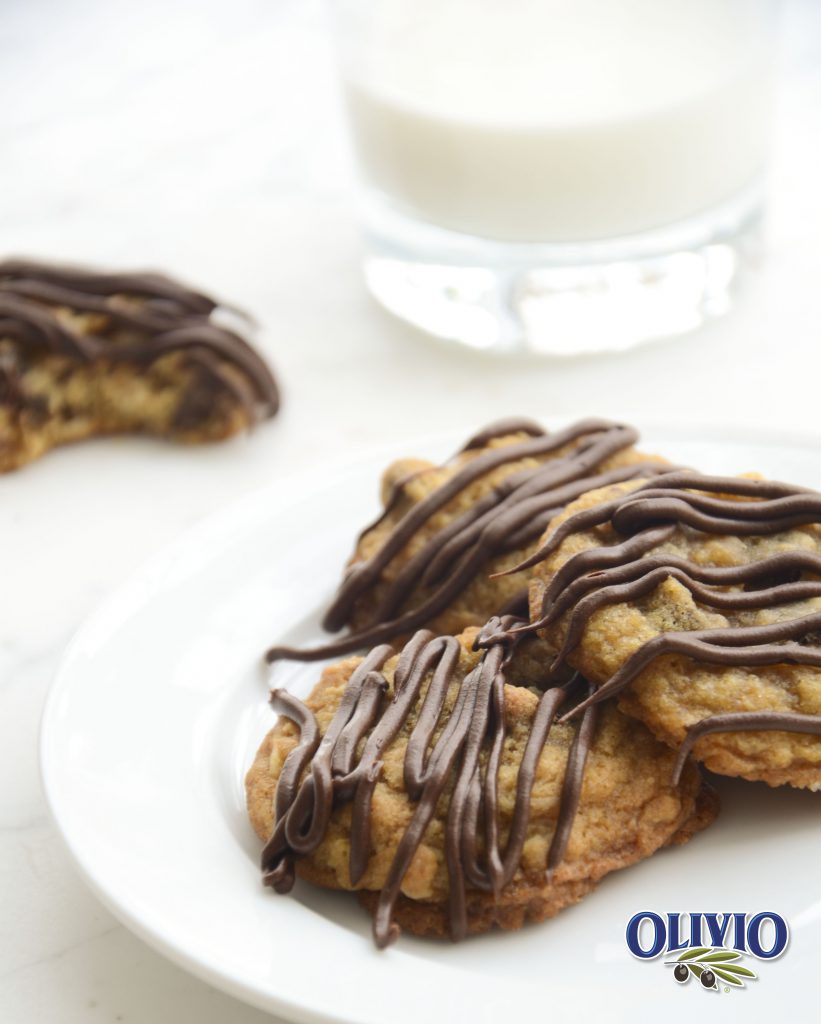 Chocolate Drizzle Oat Cookies — Olivio